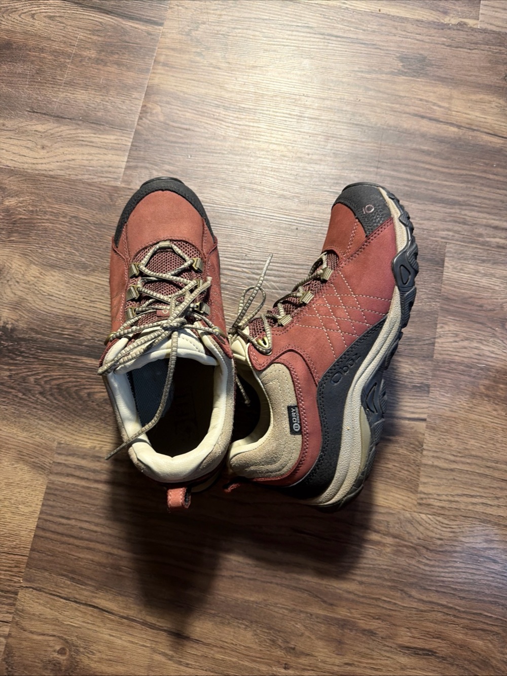 oboz sapphire low womens sz US 8.5 shoes red leather waterproof hiking sneakers